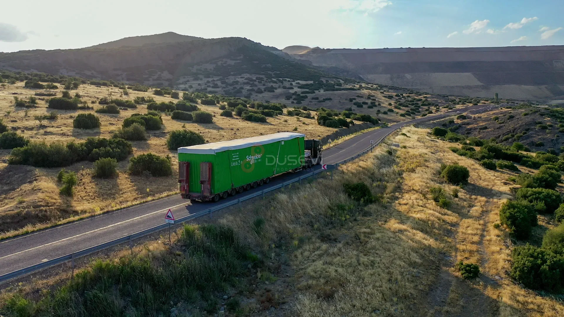 Schneider Electric Özel Ekipman Lojistiği ve Şantiye Teslimatı Drone Çekimi - 5