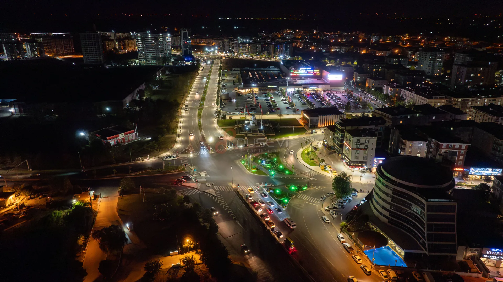 Çerkezköy Narin Caddesi Gece Atmosferi: Profesyonel Şehir ve Cadde Drone Çekimi - 5